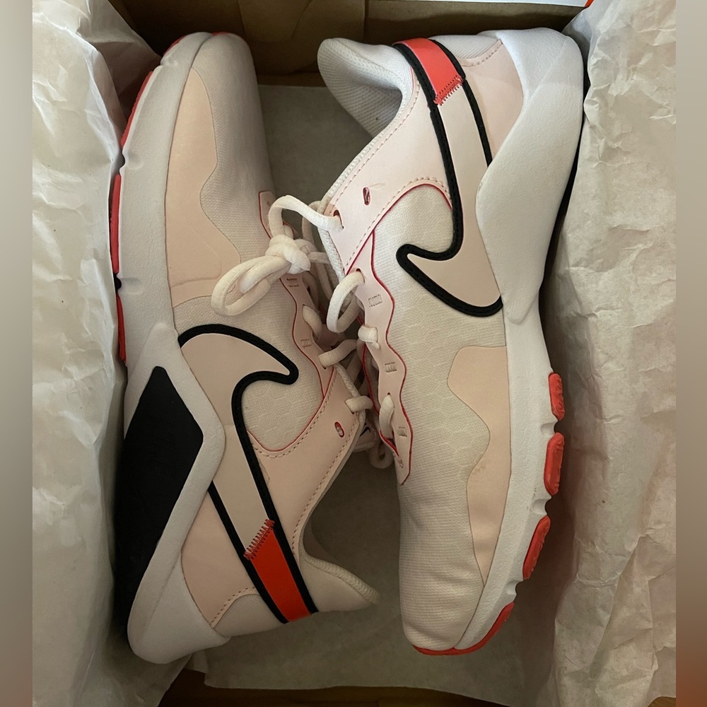 Nike Legend Essential 2 | 8.5 - Picture 8 of 8